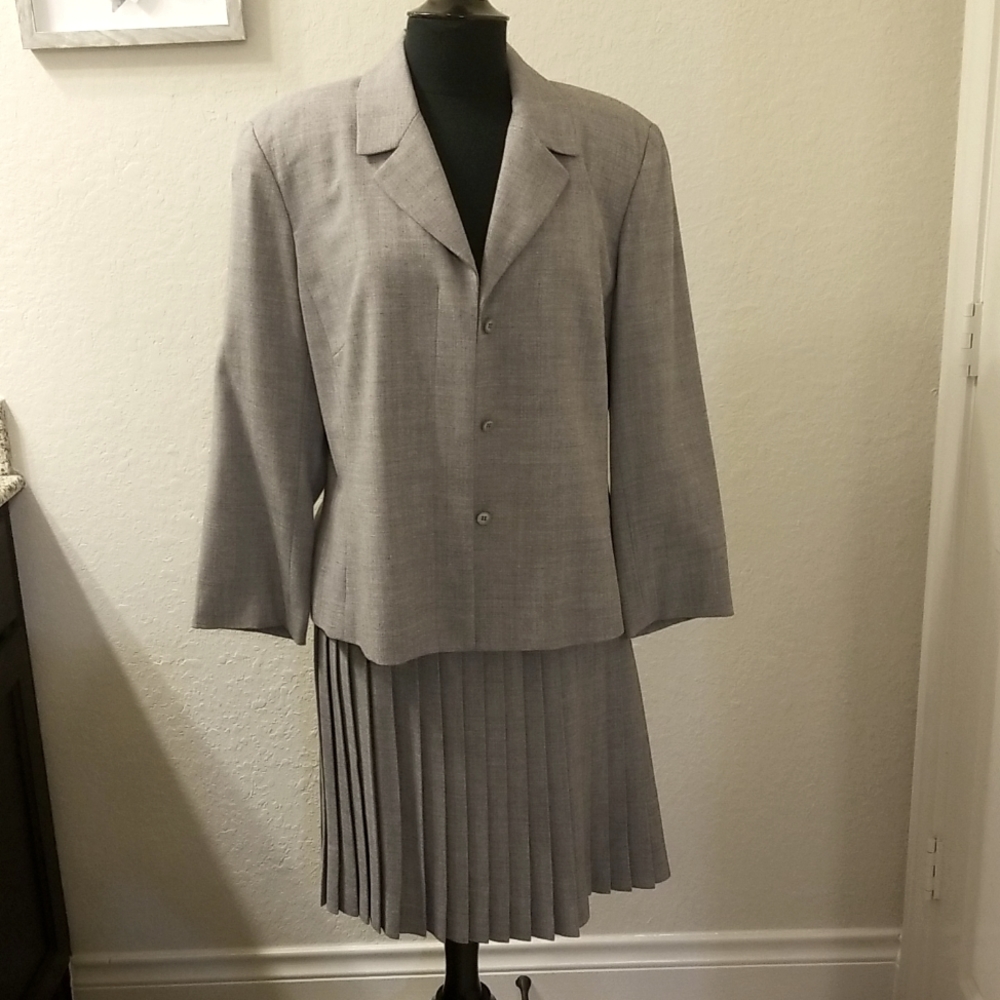 Gianni Suit 2 piece suit.